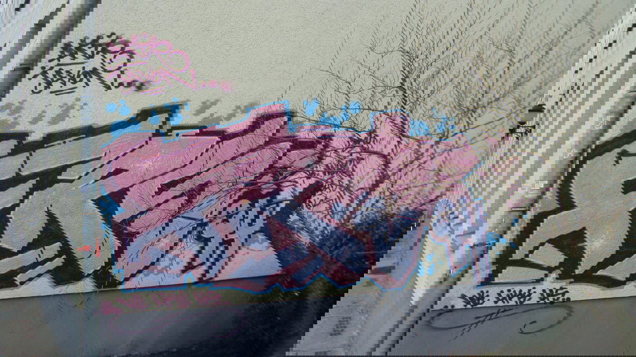 Graffiti Bombing - Photo by akacier44 - FRS, 94, AKIR