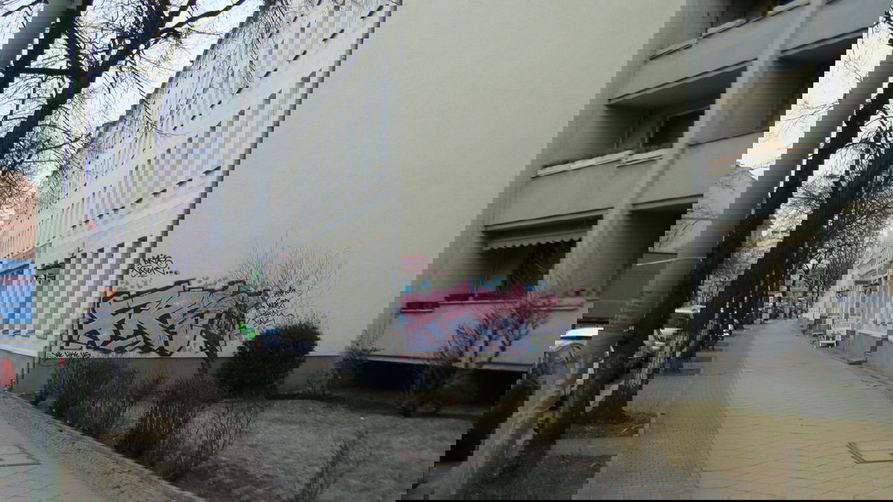 Graffiti Bombing - Photo by akacier44 - FRS, 94, AKIR