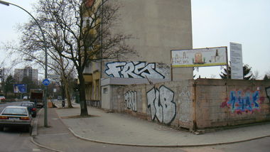 Graffiti Bombing - Photo by akacier44 - FRS, 94, AKIR