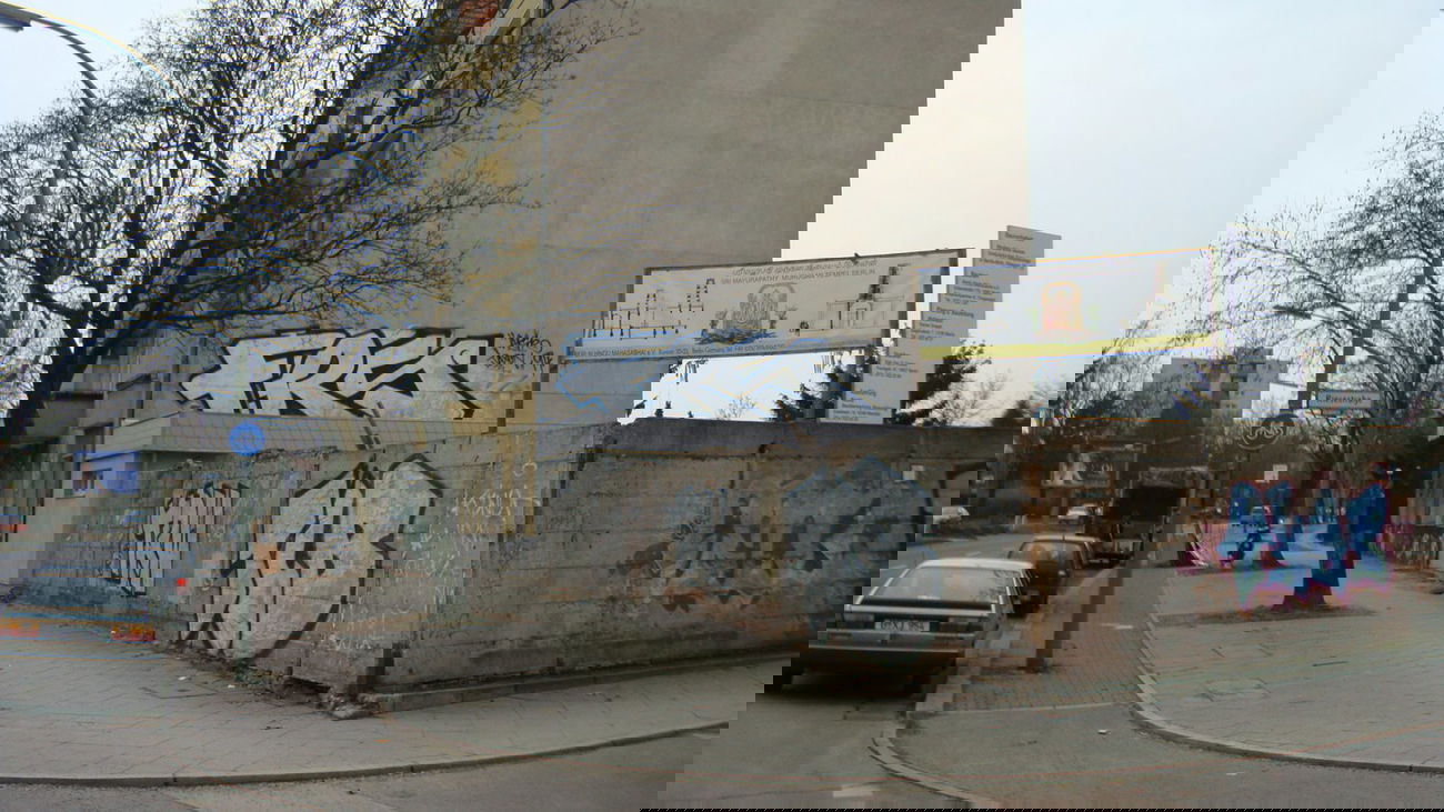 Graffiti Bombing - Photo by akacier44 - FRS, 94, AKIR