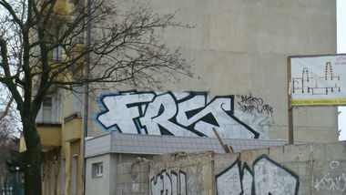 Graffiti Bombing - Photo by akacier44 - FRS, 94, AKIR