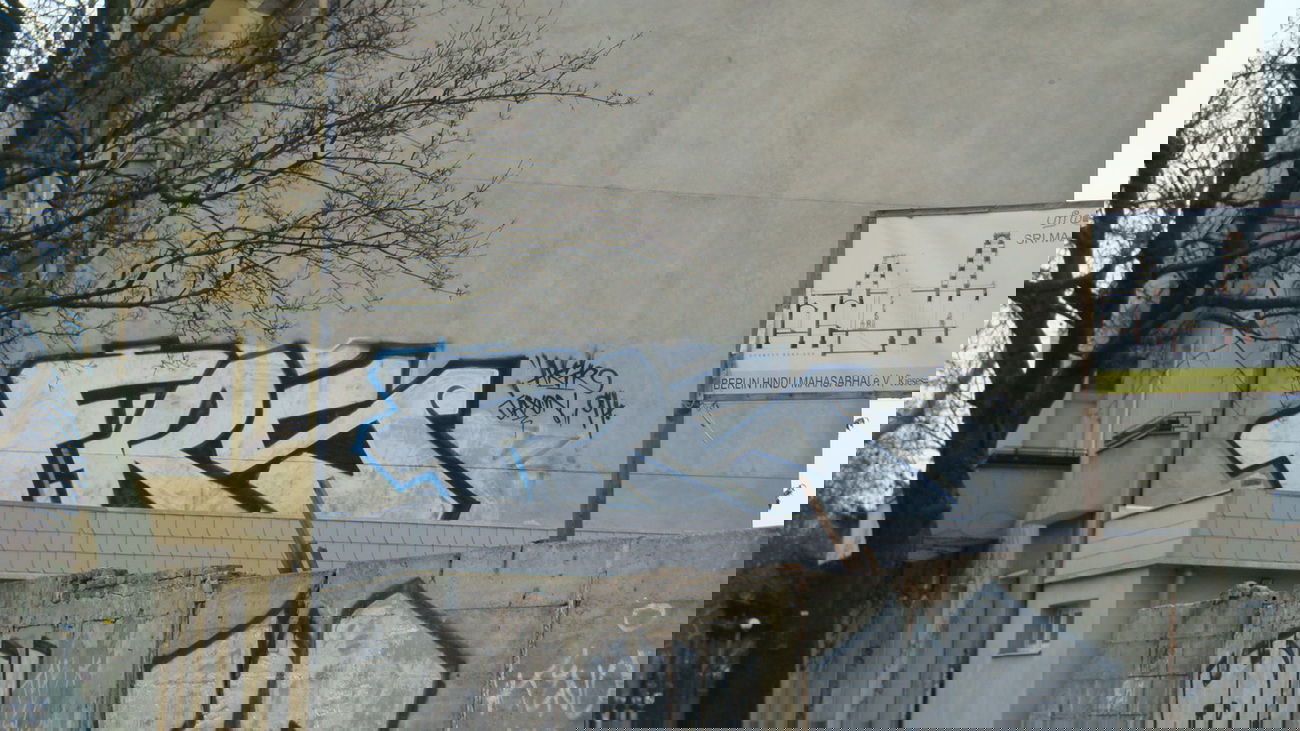 Graffiti Bombing - Photo by akacier44 - FRS, 94, AKIR