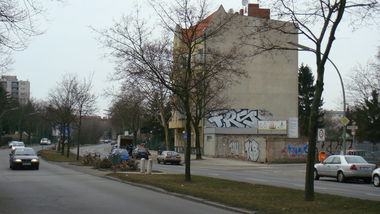 Graffiti Bombing - Photo by akacier44 - FRS, 94, AKIR