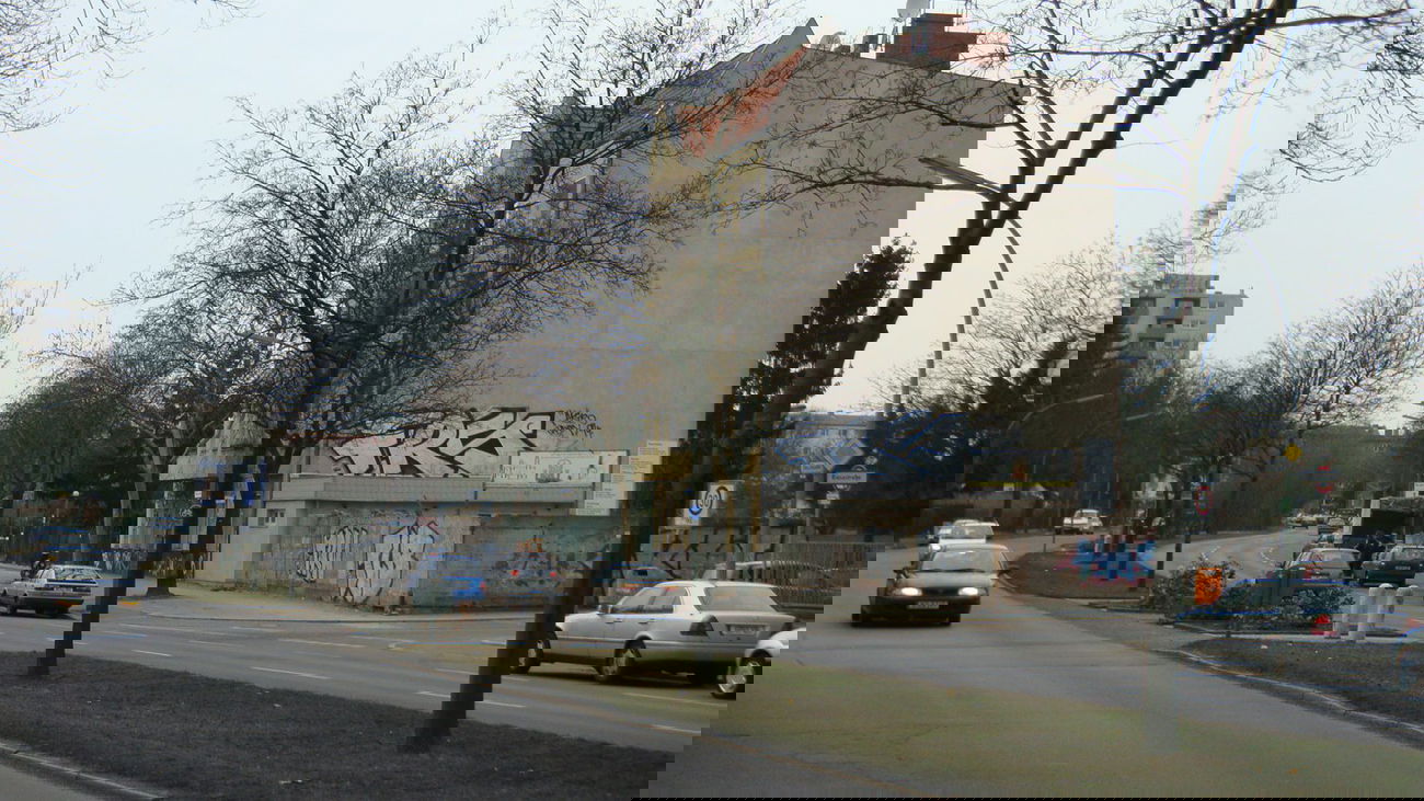 Graffiti Bombing - Photo by akacier44 - FRS, 94, AKIR