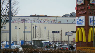 Graffiti Bombing - Photo by akacier44 - FRS, 94, FLAK