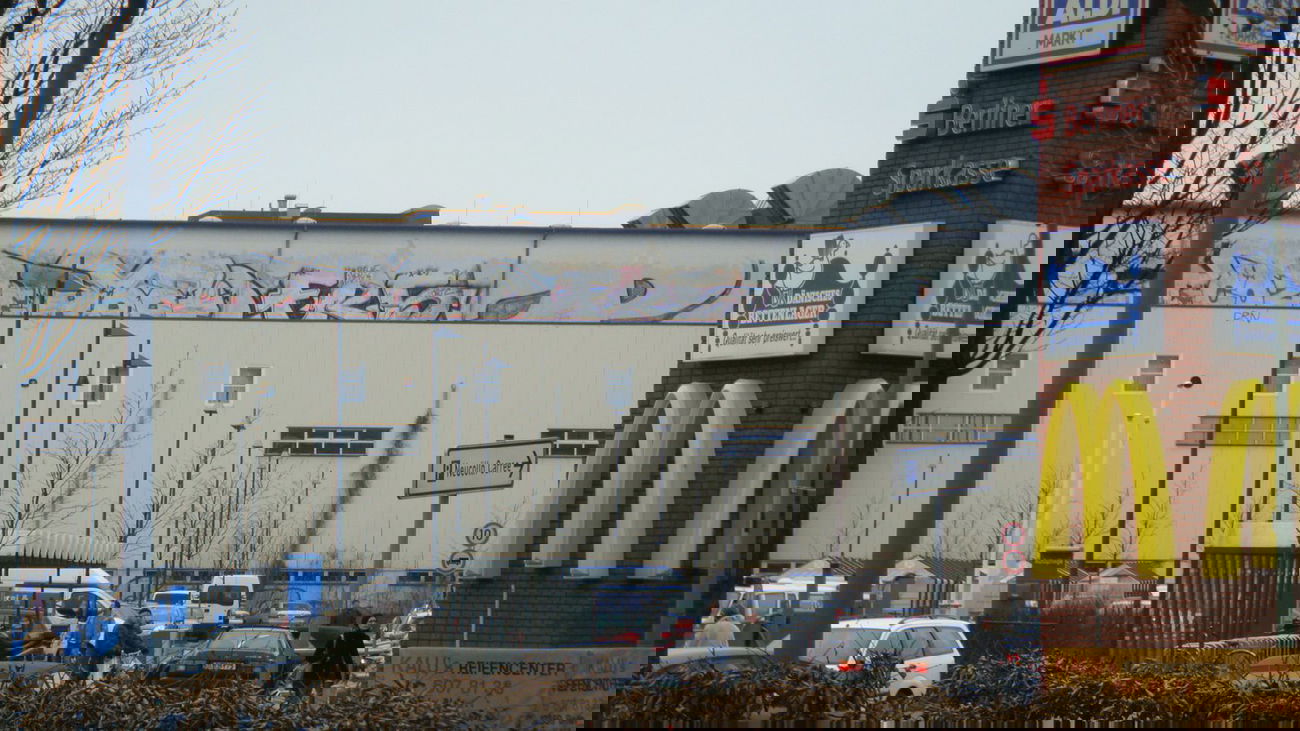 Graffiti Bombing - Photo by akacier44 - FRS, 94, FLAK