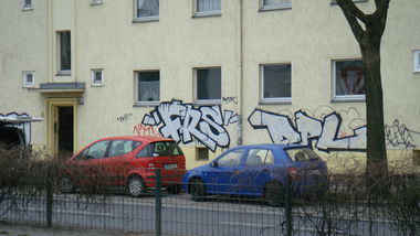 Graffiti Bombing - Photo by akacier44 - FRS, DPL, 94
