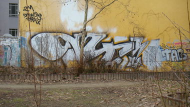 Graffiti Bombing - Photo by akacier44 - FRS, 94, AKIR