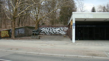 Graffiti Bombing - Photo by akacier44 - FRS, 94, DPL