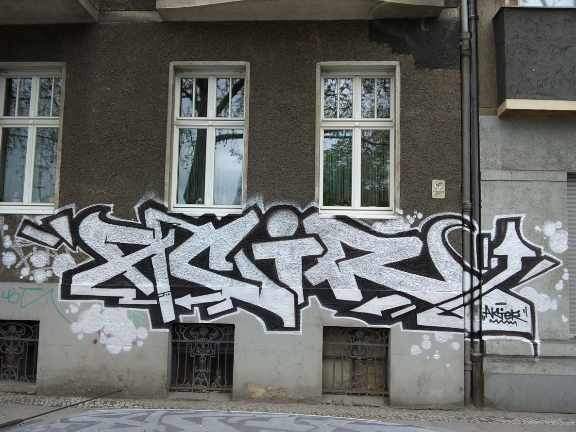 Graffiti Bombing - Photo by akacier44 - FRS, 94, AKIR