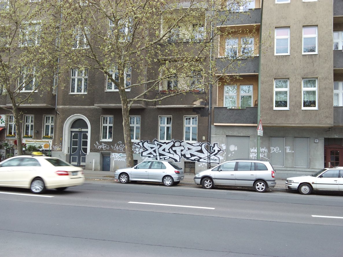 Graffiti Bombing - Photo by akacier44 - FRS, 94, AKIR