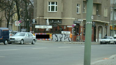 Graffiti Bombing - Photo by akacier44 - FRS, DPL, DAUERPLEITE