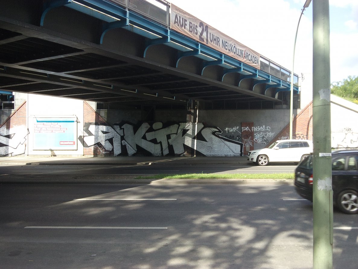 Graffiti Bombing - Photo by akacier44 - FRS, 94, AKIR