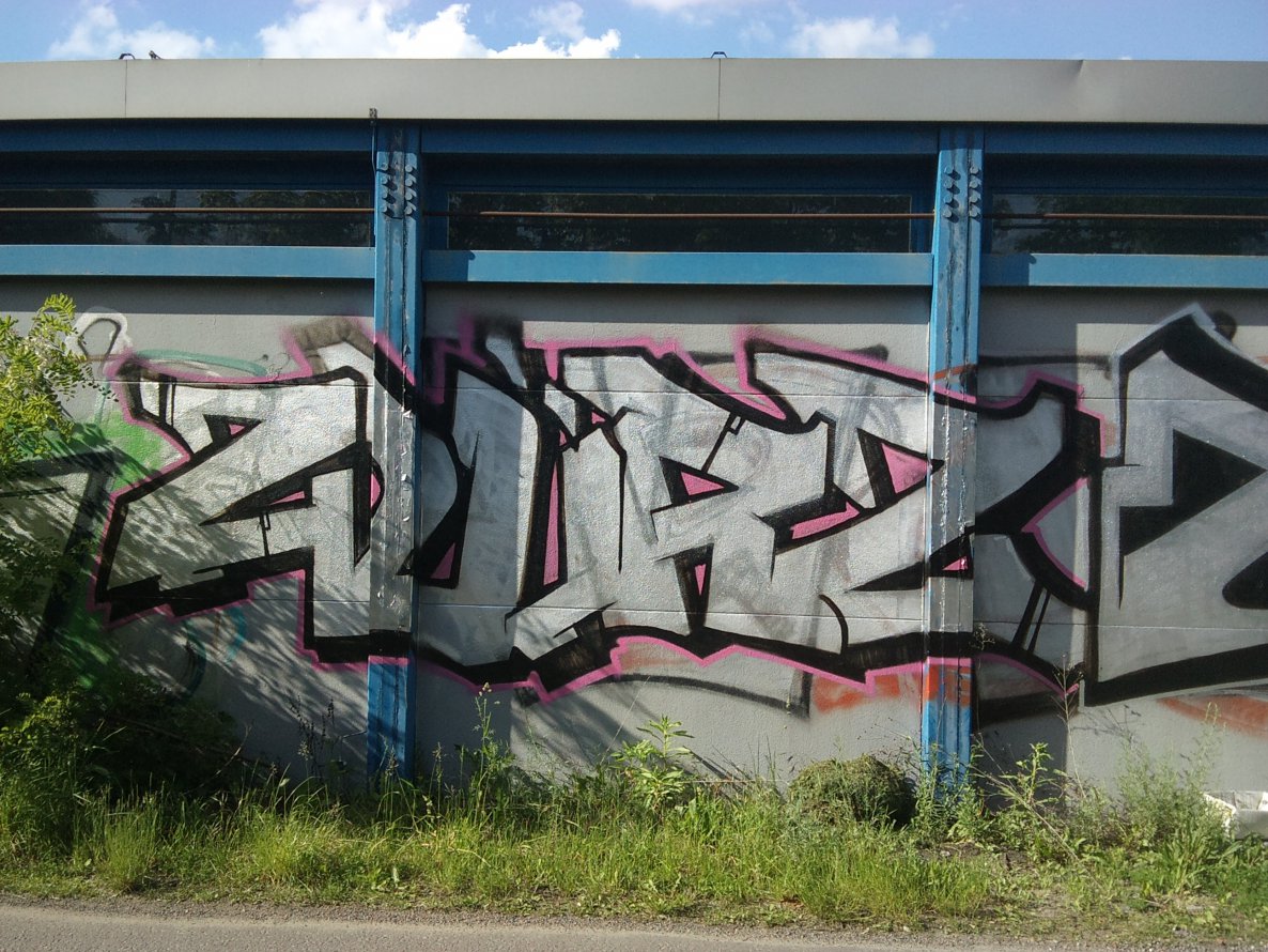 Graffiti Bombing - Photo by akacier44 - FRS, 94, WÜRZ