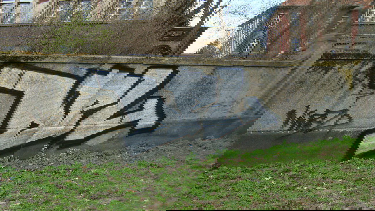 Graffiti Bombing - Photo by akacier44 - FRS, 94, DPL