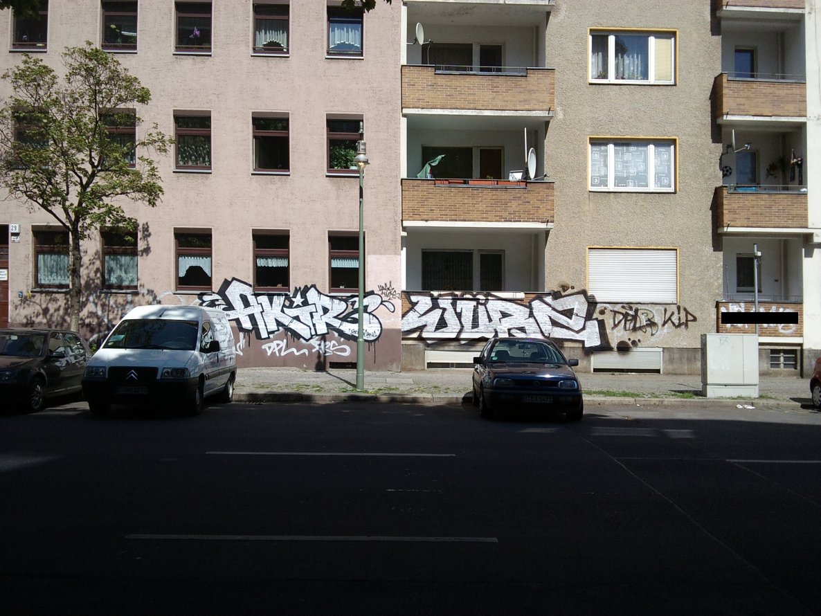 Graffiti Bombing - Photo by akacier44 - FRS, 94, DPL