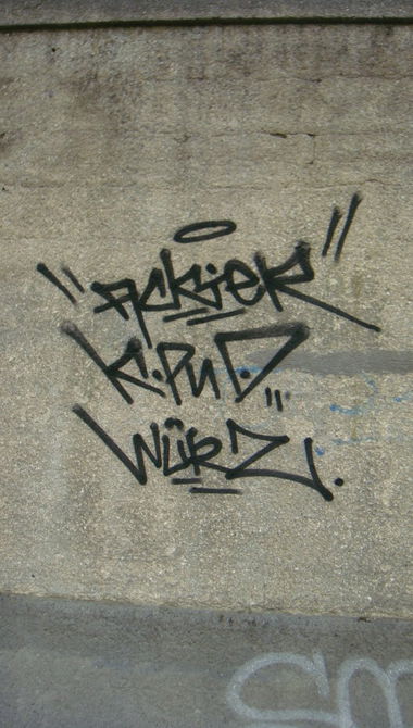 Graffiti Street Art - Photo by akacier44 - FRS, 94, AKIR