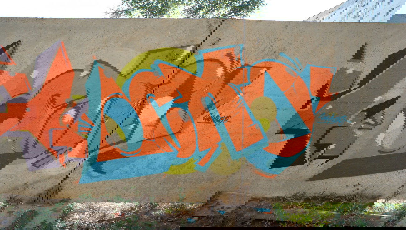 Graffiti Wall - Photo by akno (2013)