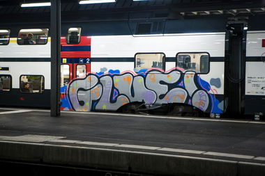 Graffiti Train in Genève - Photo by akrosid - Glue, Genève, CFF (2014)