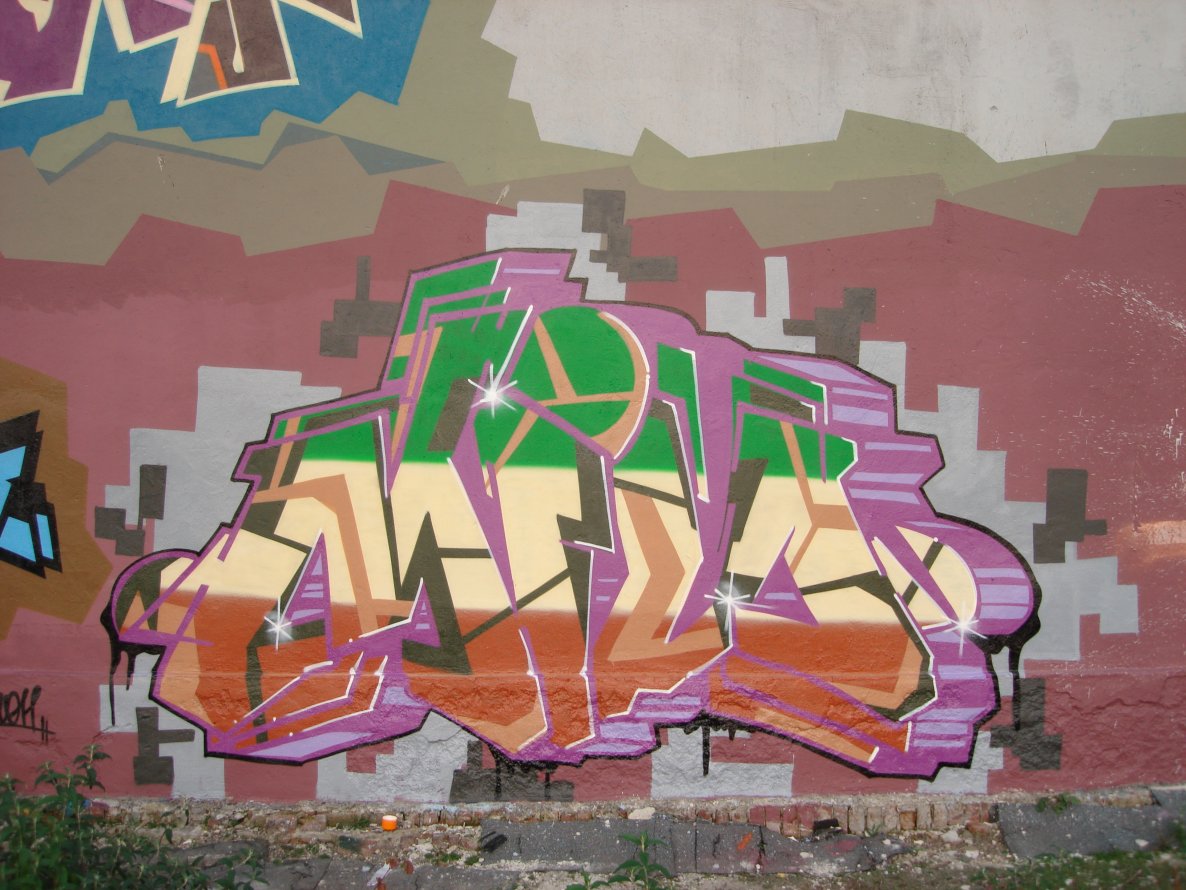 Graffiti Wall in Dortmund - Photo by alcapone - min