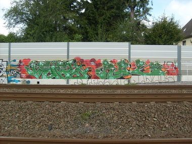 Graffiti Bombing in Dortmund - Photo by alcapone - isey, rol
