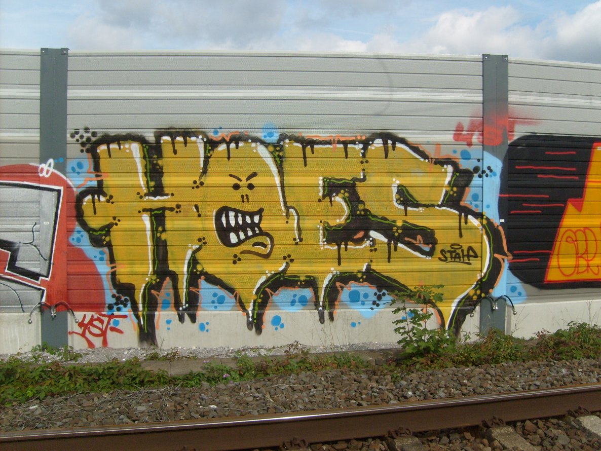 Graffiti Bombing in Dortmund - Photo by alcapone - hoes, stah