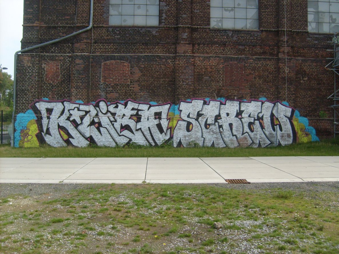 Graffiti Wall in Dortmund - Photo by alcapone - kliba, screw