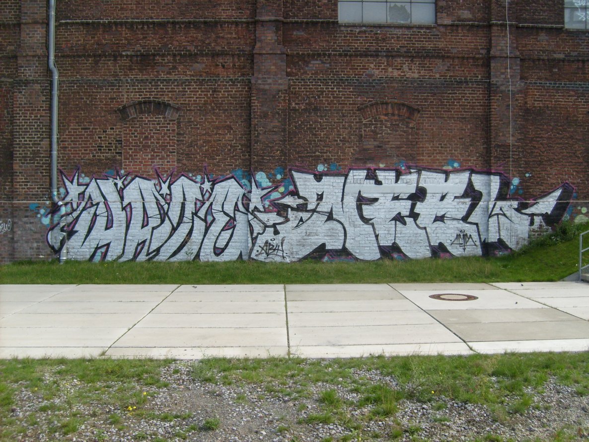 Graffiti Wall in Dortmund - Photo by alcapone - haze, nebl