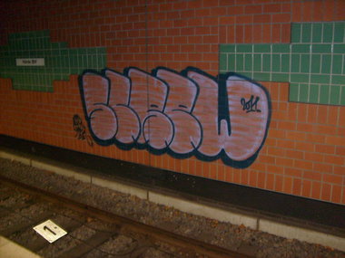 Graffiti Bombing in Dortmund - Photo by alcapone - screw