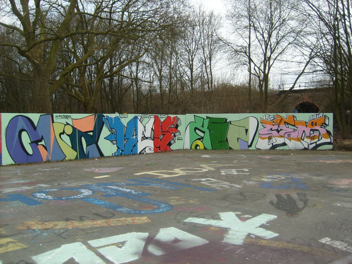 Graffiti Wall in Dortmund - Photo by alcapone - miz, kes, hez