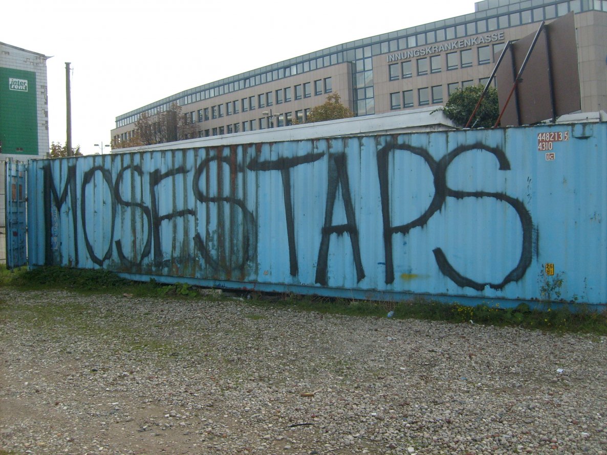 Graffiti Wall in Dortmund - Photo by alcapone - moses, taps