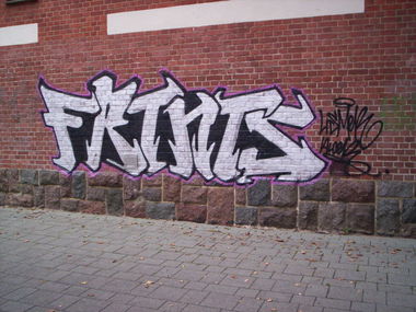 Graffiti Bombing - Photo by alcer (2013)