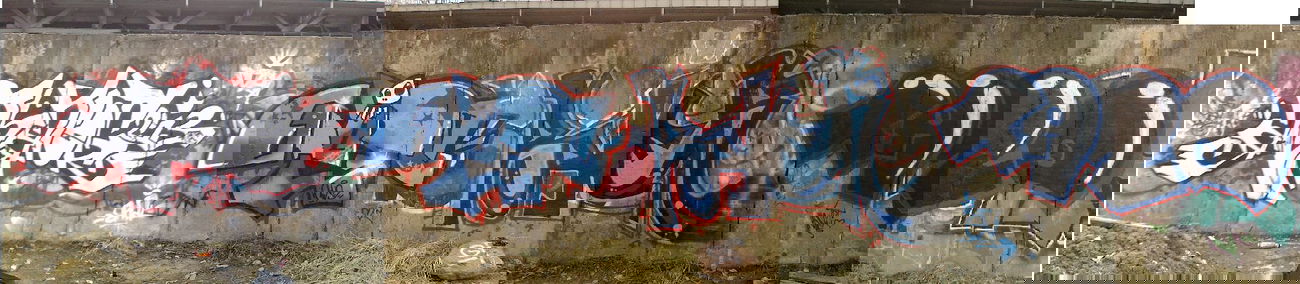 Graffiti Wall - Photo by alcer