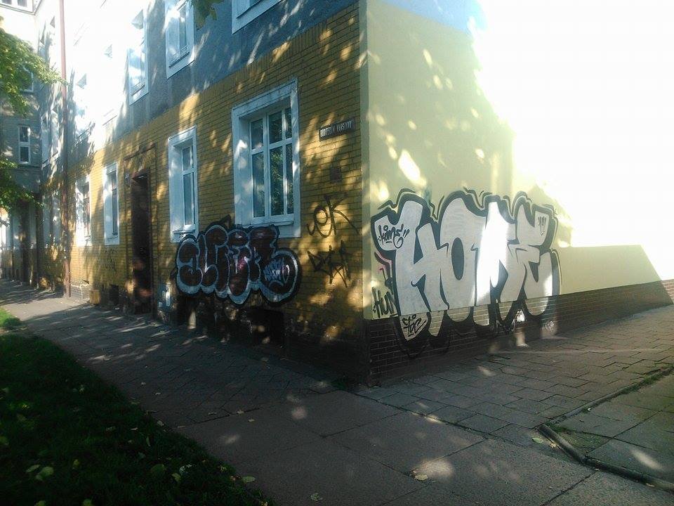 Graffiti Wall - Photo by alcer