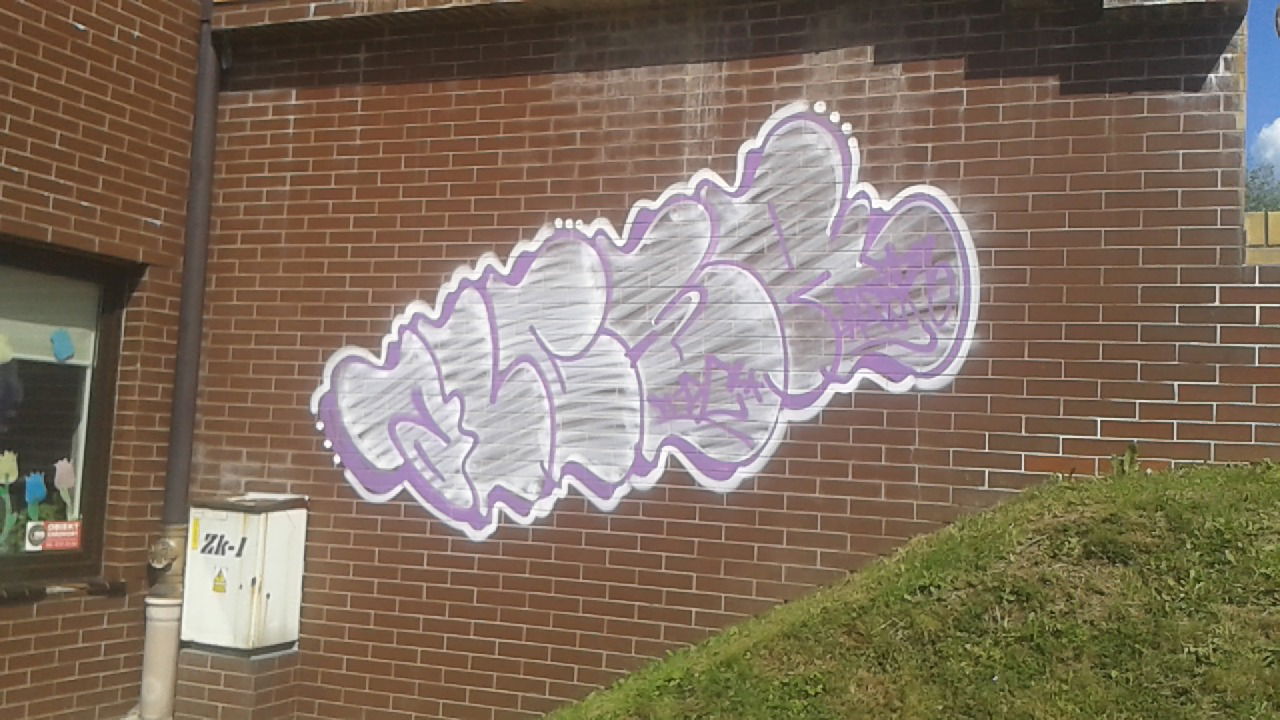 Graffiti Wall - Photo by alcer