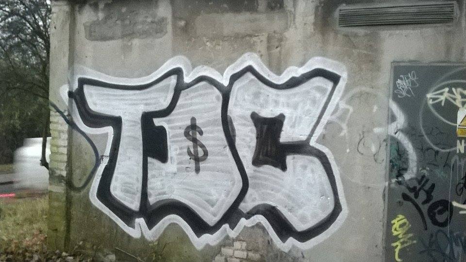 Graffiti Bombing - Photo by alcer