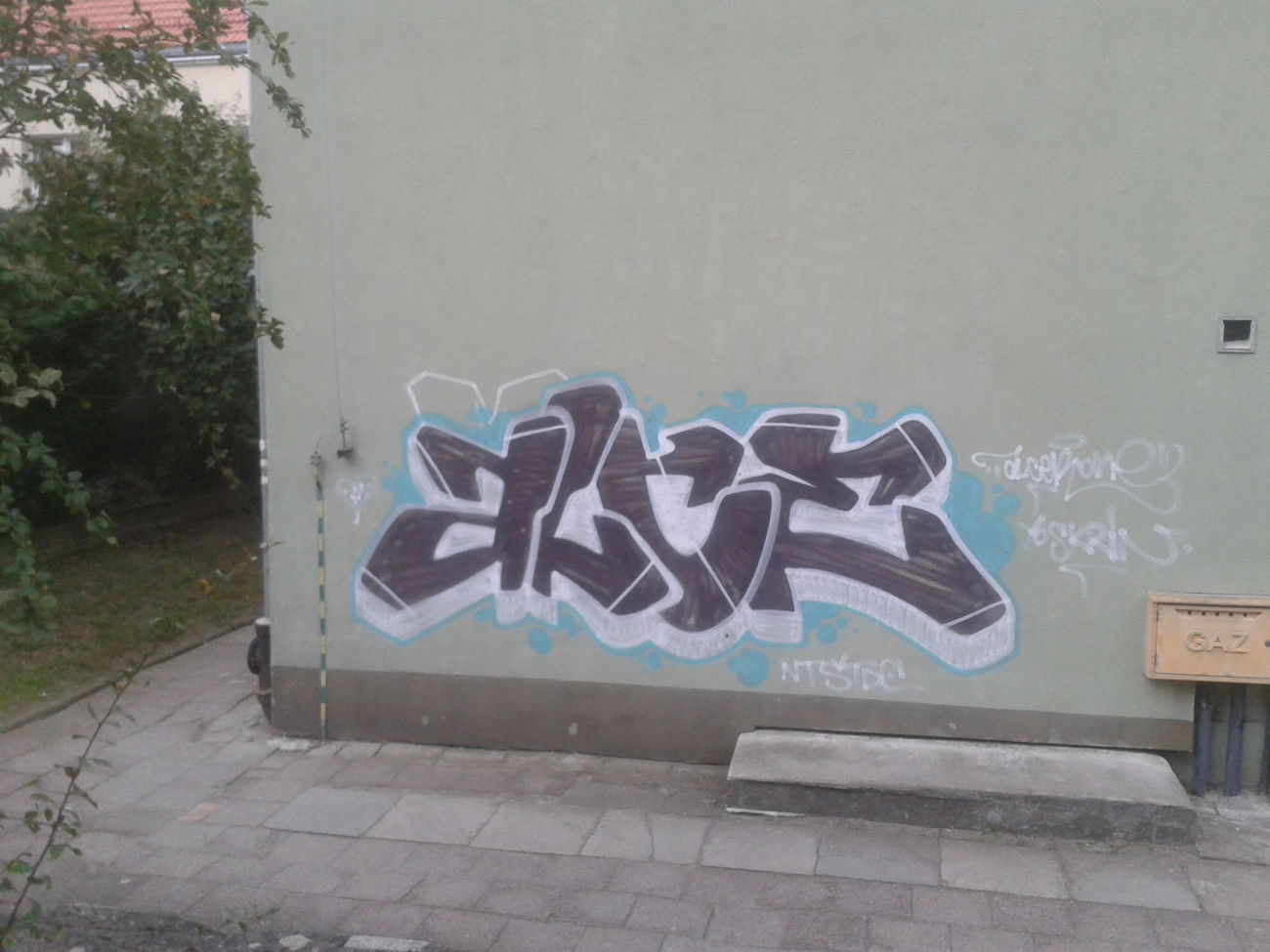 Graffiti Wall - Photo by alcer