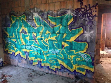 Graffiti Wall - Photo by alcer