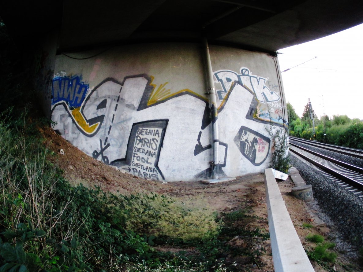 Graffiti Bombing in Frankfurt - Photo by alligator8 - ghb, nwh