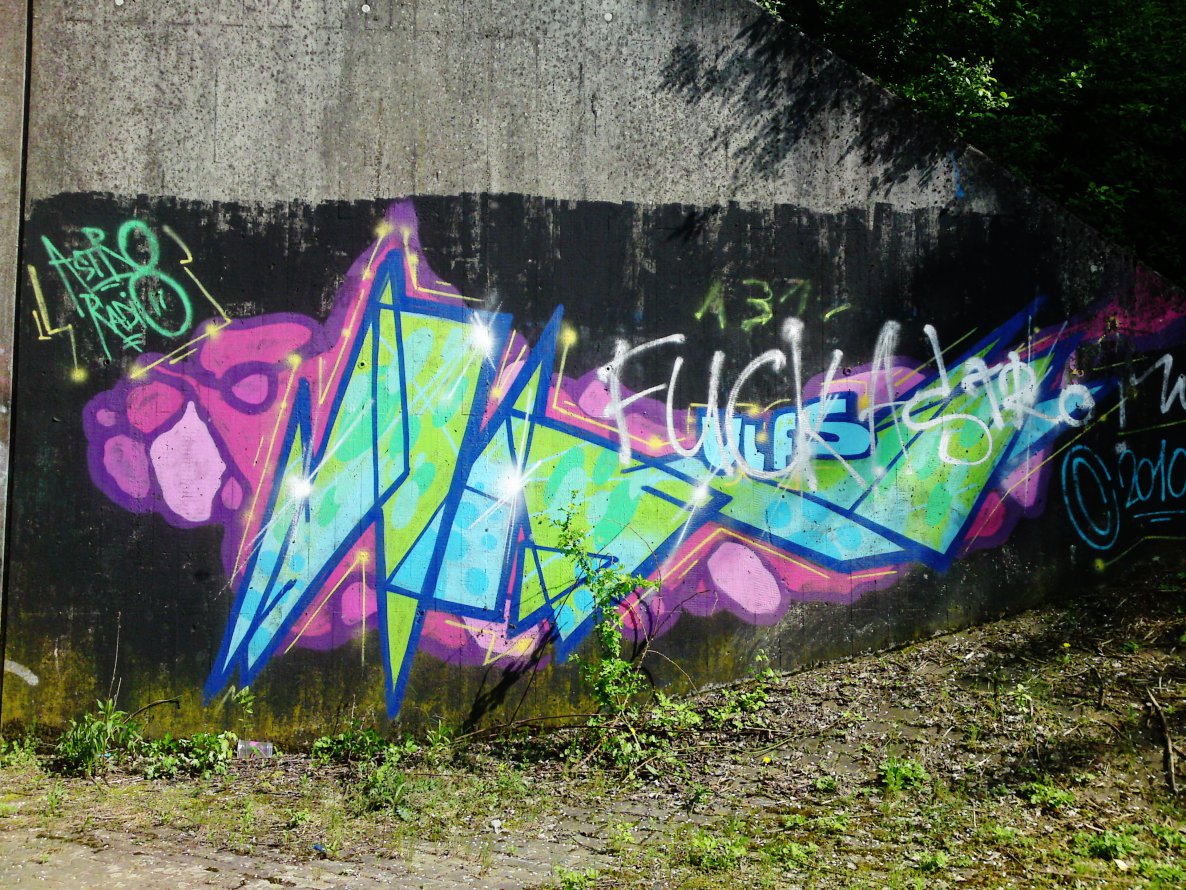 Graffiti Wall in Frankfurt - Photo by alligator8 - astro