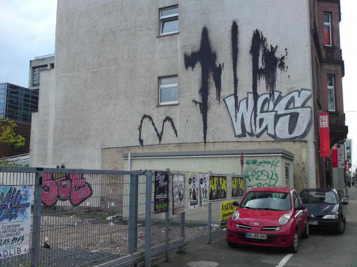 Graffiti Bombing in Frankfurt - Photo by alligator8 - tip, wgs, sge