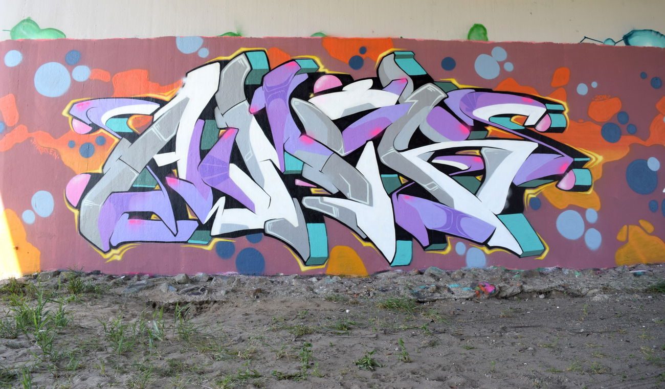 Graffiti Wall - Photo by amob42