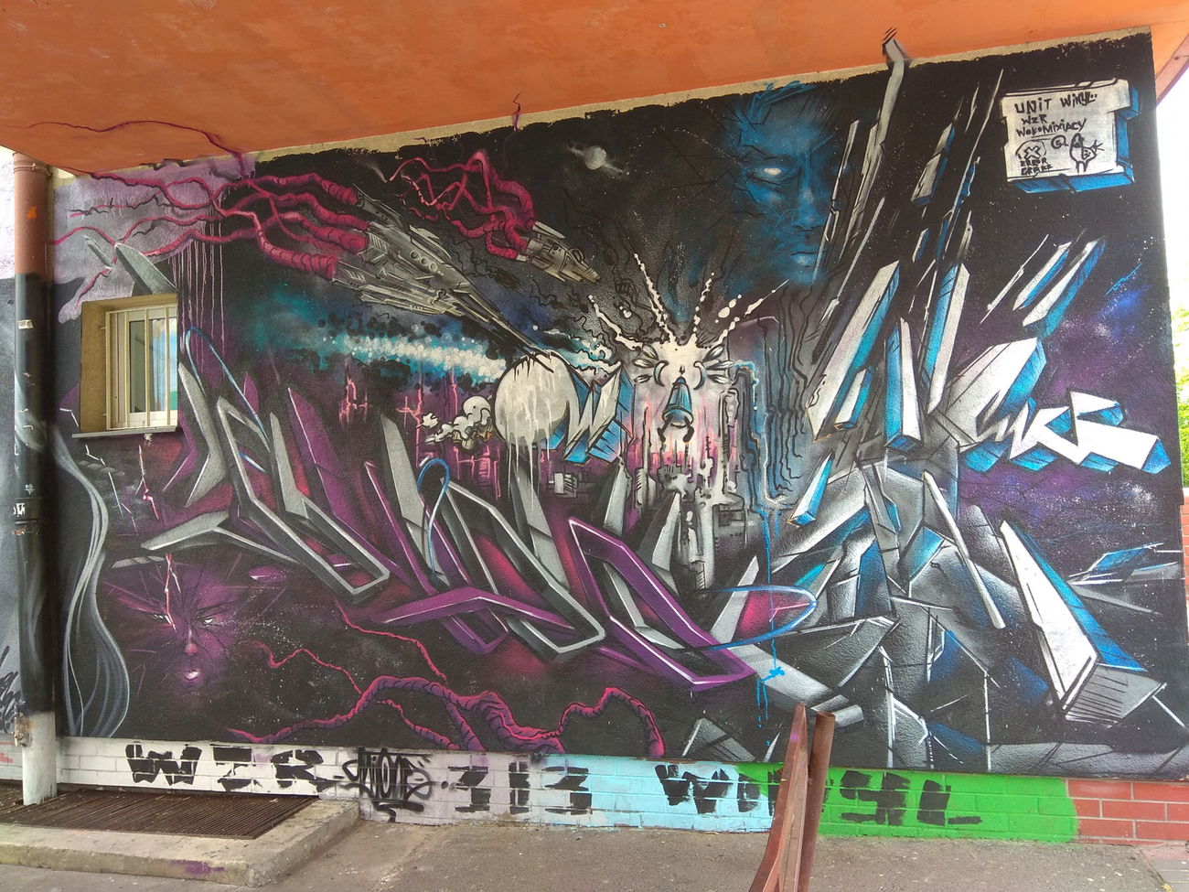 Graffiti Wall - Photo by anlis