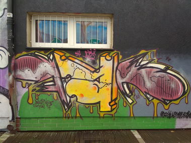 Graffiti Wall - Photo by anlis