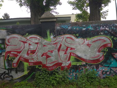 Graffiti Wall - Photo by anlis