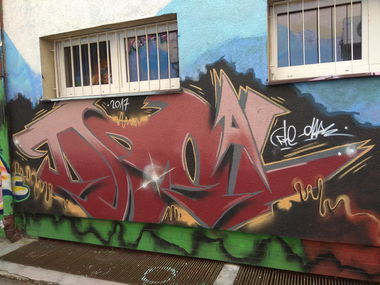 Graffiti Wall - Photo by anlis