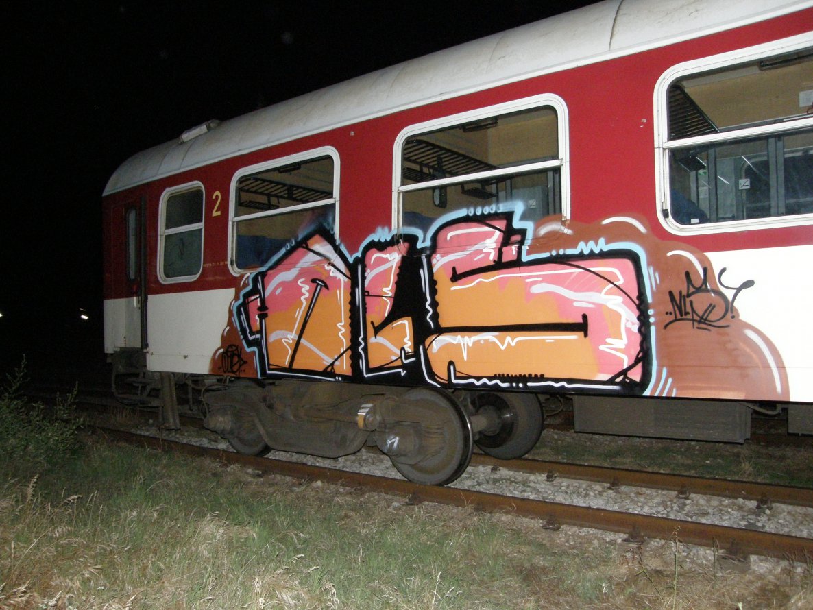 Graffiti Train - Photo by another_victim - nls (2011)