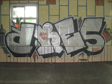 Graffiti Bombing - Photo by apre_idk (2010)