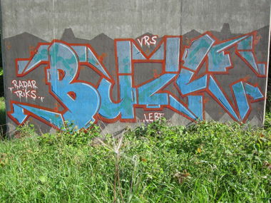 Graffiti Wall in Wuppertal - Photo by aptschakamaluu - Bulle