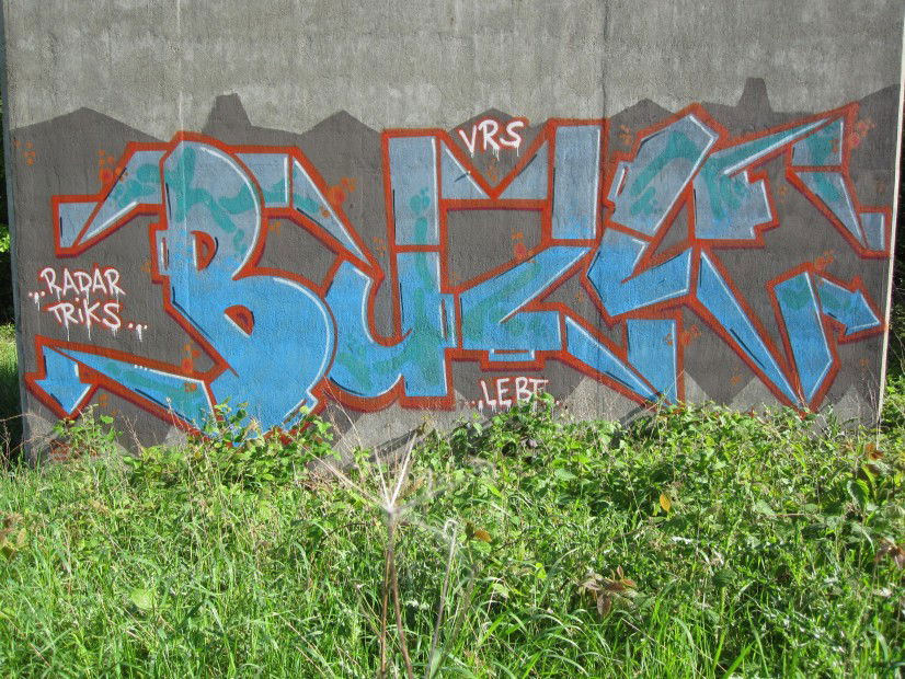 Graffiti Wall in Wuppertal - Photo by aptschakamaluu - Bulle